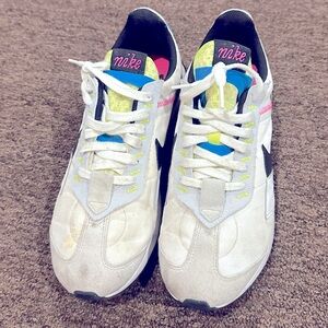 Men's 10.5 Nike White Sneakers athletic shoe active running training